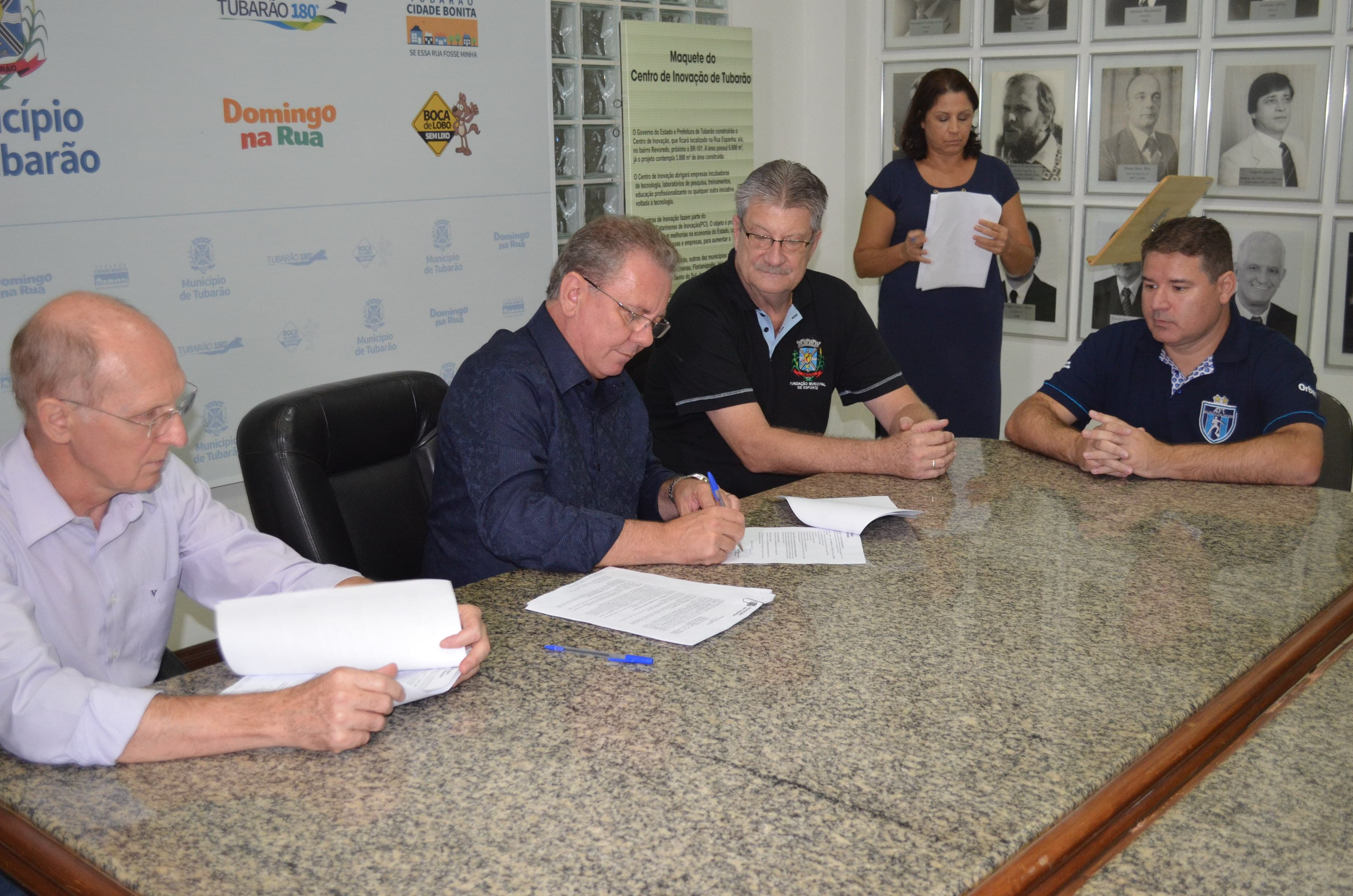 Prefeitura assina termo de fomento com entidades esportivas