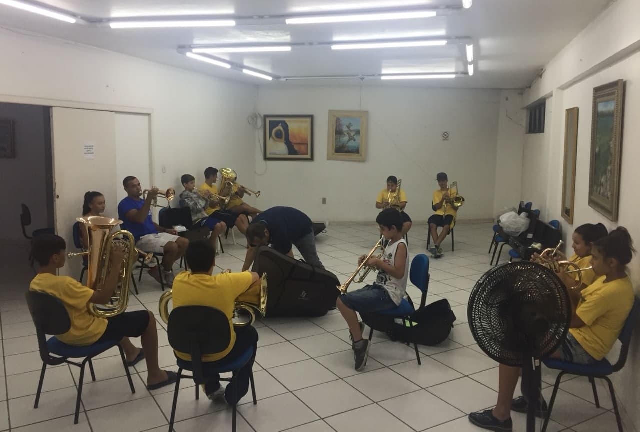 Cursos gratuitos levam cultura e cidadania para jovens e adultos