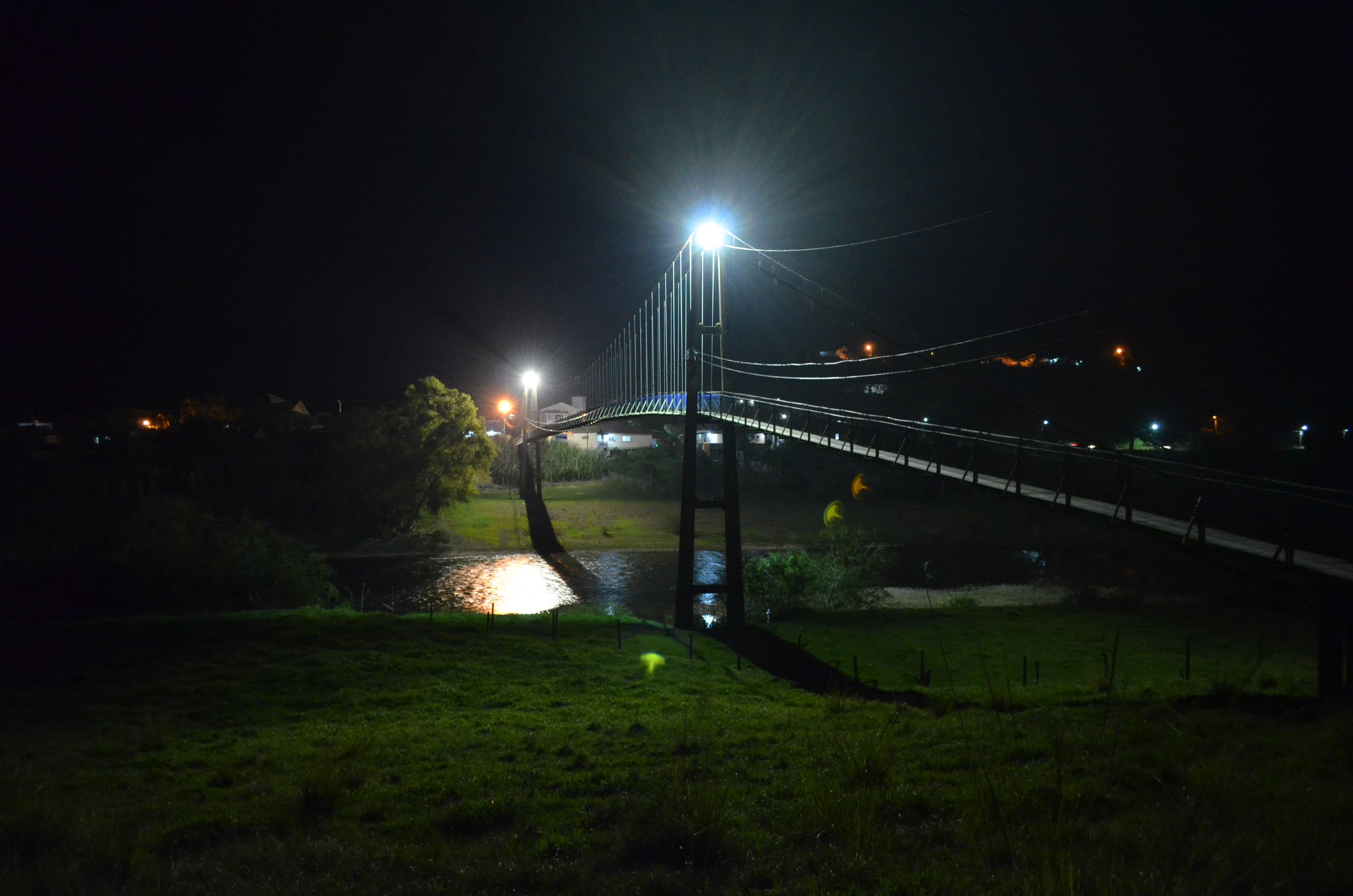 Pontes pênseis da Guarda e Km 60 recebem iluminação