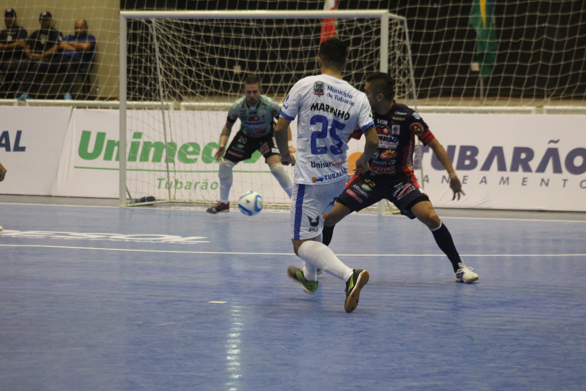 LIGA FUTSAL: Tubarão perde para o Carlos Barbosa em casa