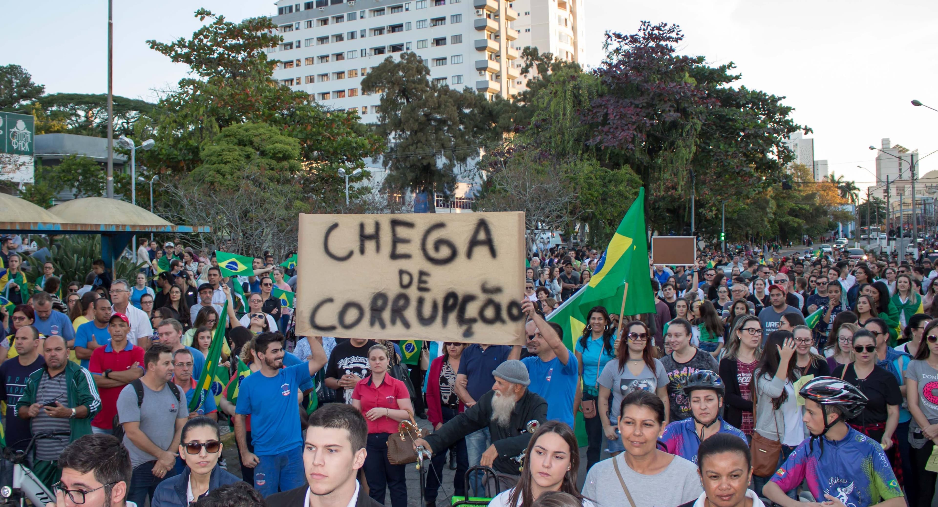 Milhares participam de protestos no Centro e em Oficinas