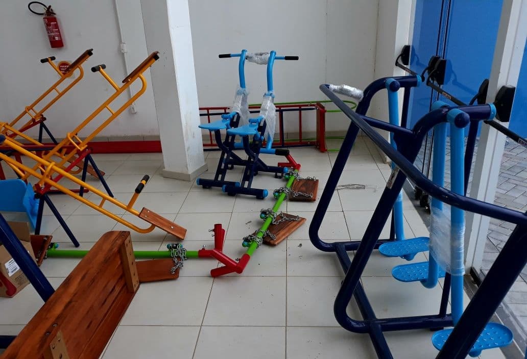 Chegam equipamentos para academia e parque infantil da Arena Multiuso