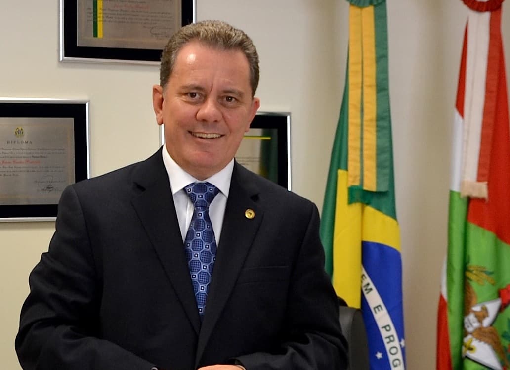 Em entrevista, Joares Ponticelli critica condução do governo no caso Celesc