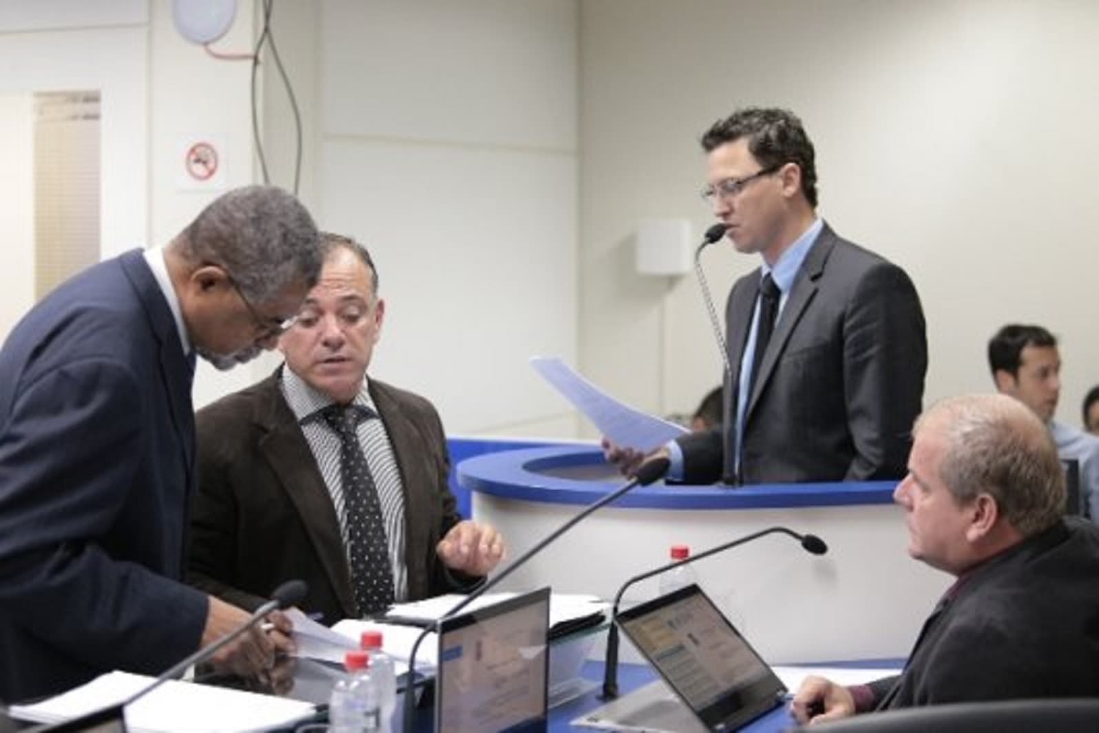 Lucas Esmeraldino não comparece à sessão da Câmara para cumprir agenda política em Chapecó