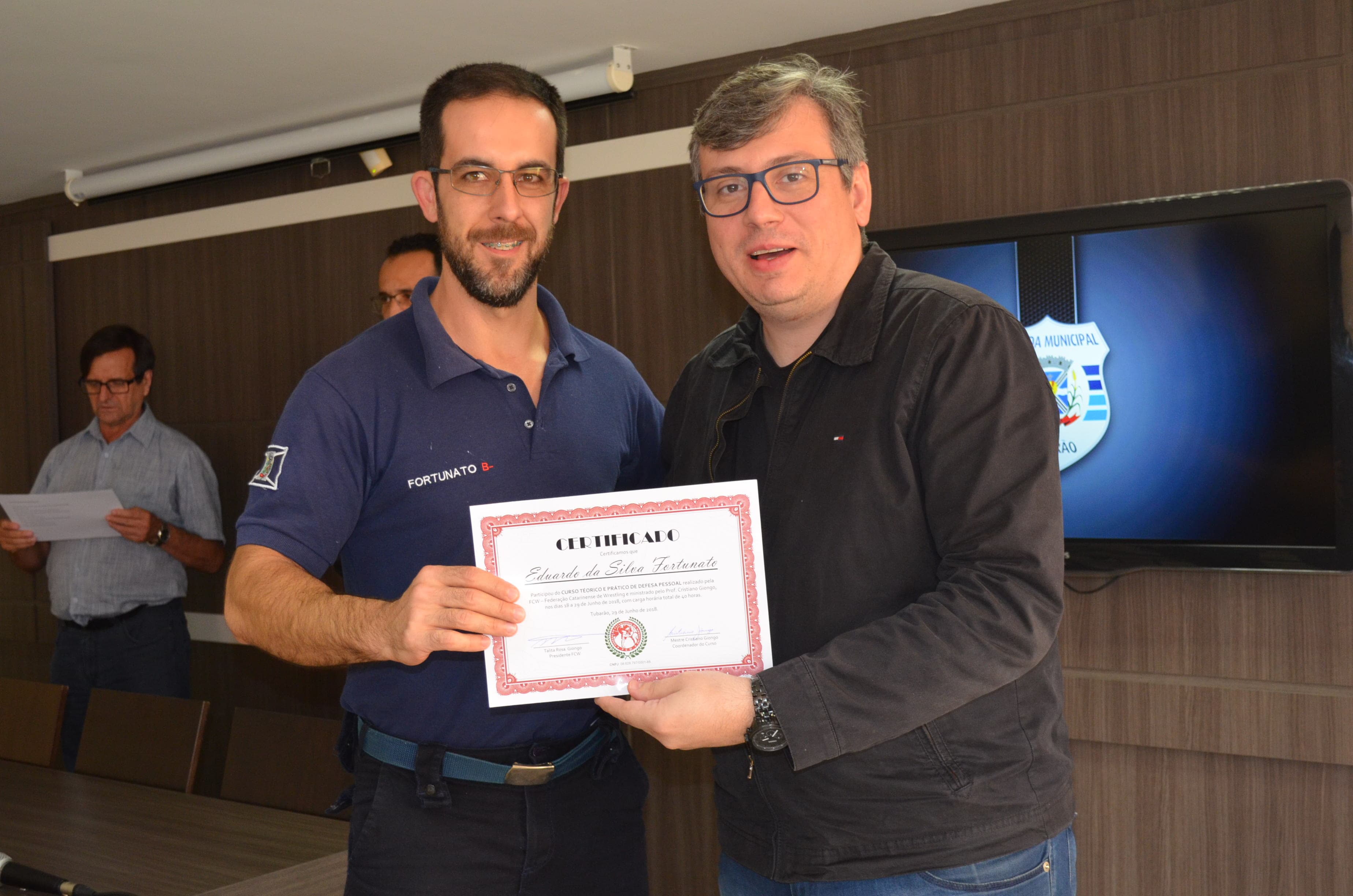 Agentes da Guarda Municipal recebem certificados do curso de Defesa Pessoal