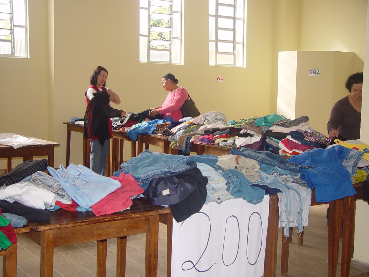 Voluntárias da Oncologia do HNSC promovem bazar beneficente