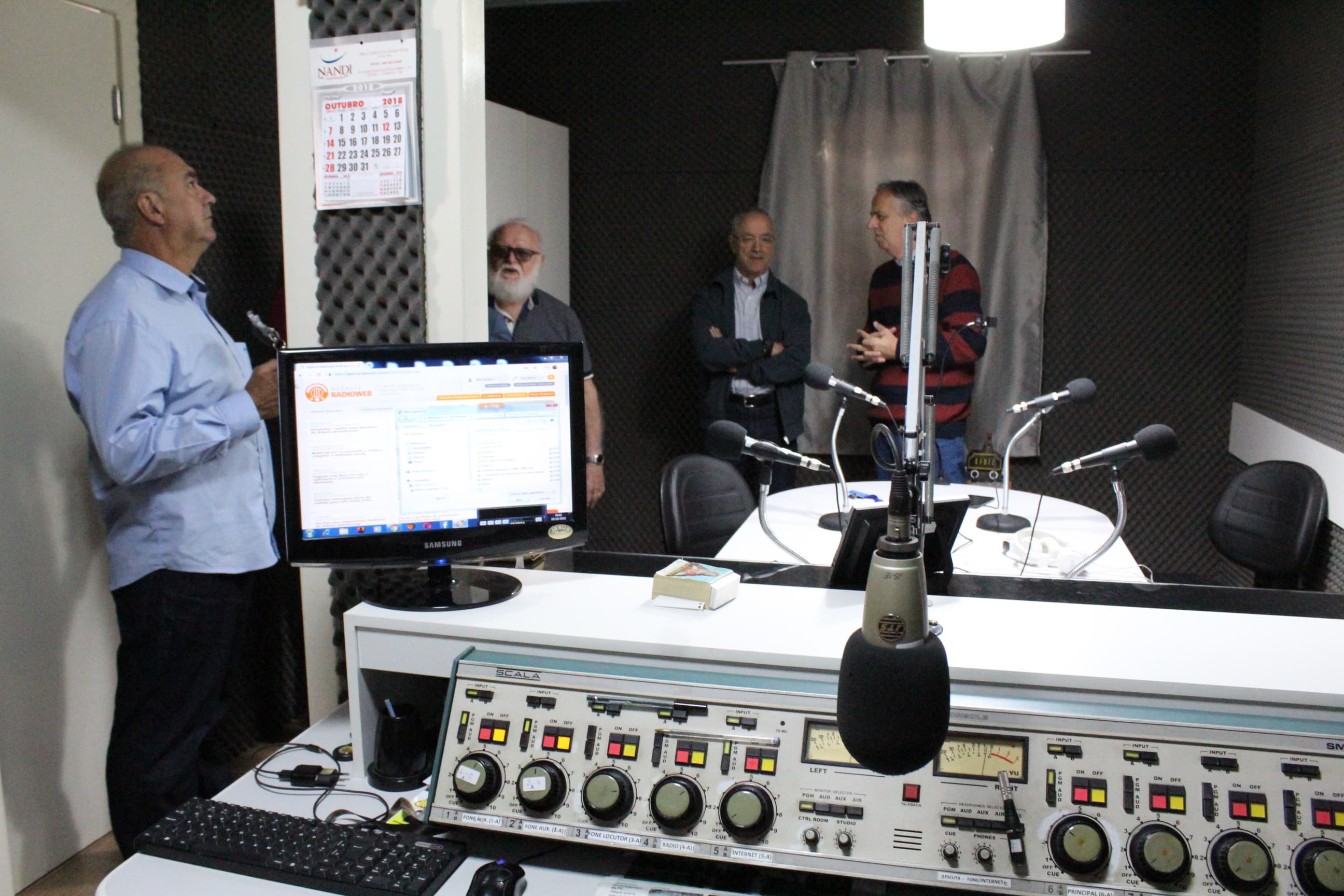 Rádio da Família comemora 17 anos e inaugura novo estúdio