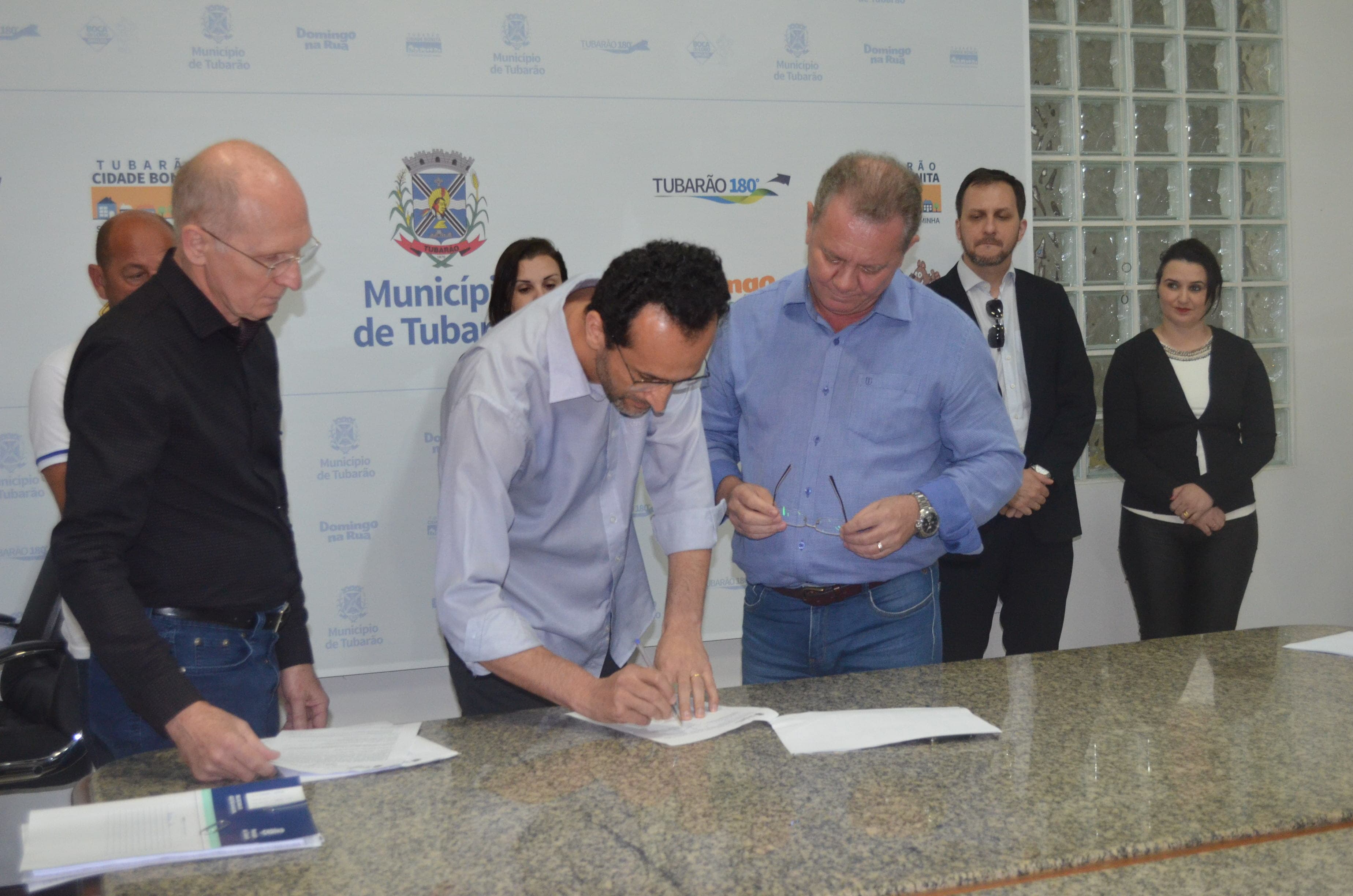 Prefeitura assina convênio com a CDL para o Natal Luz