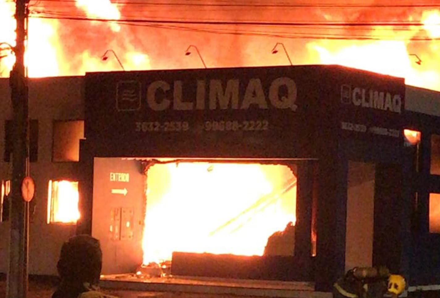 Incêndio atinge empresa de ar condicionado, no Centro
