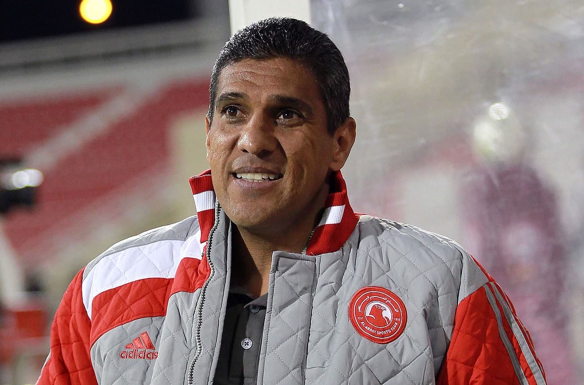 Silas não é mais o técnico do Clube Atlético Tubarão