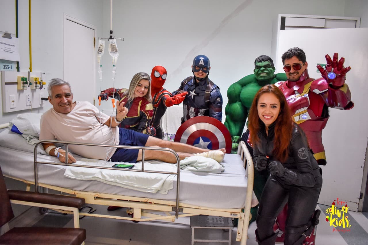 Super-heróis visitam o HNSC