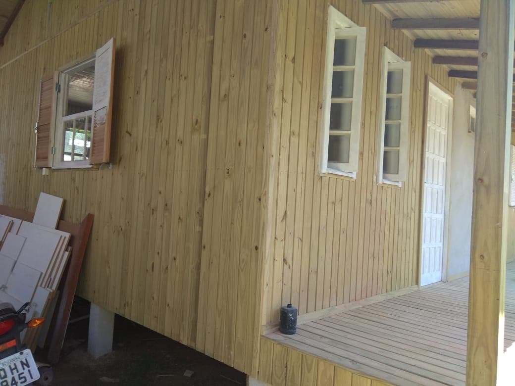 Jeep Clube entrega casa à família atingida por incêndio