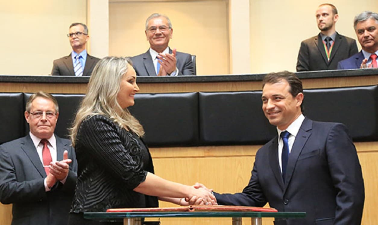 Carlos Moisés é empossado governador de Santa Catarina