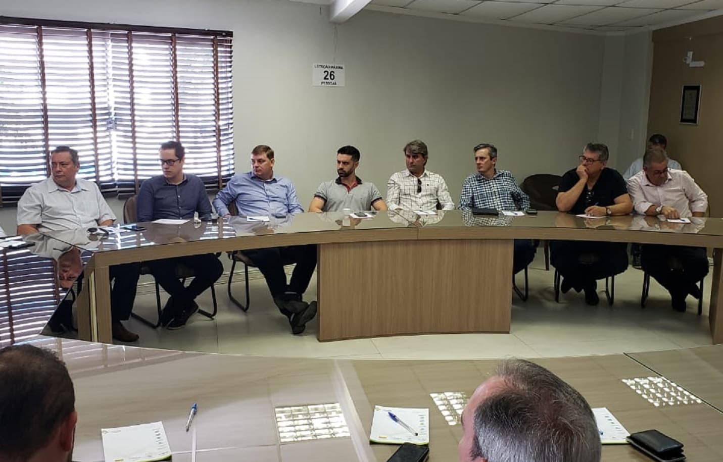 Lideranças e políticos se reúnem para tentar reverter decisão da Celesc