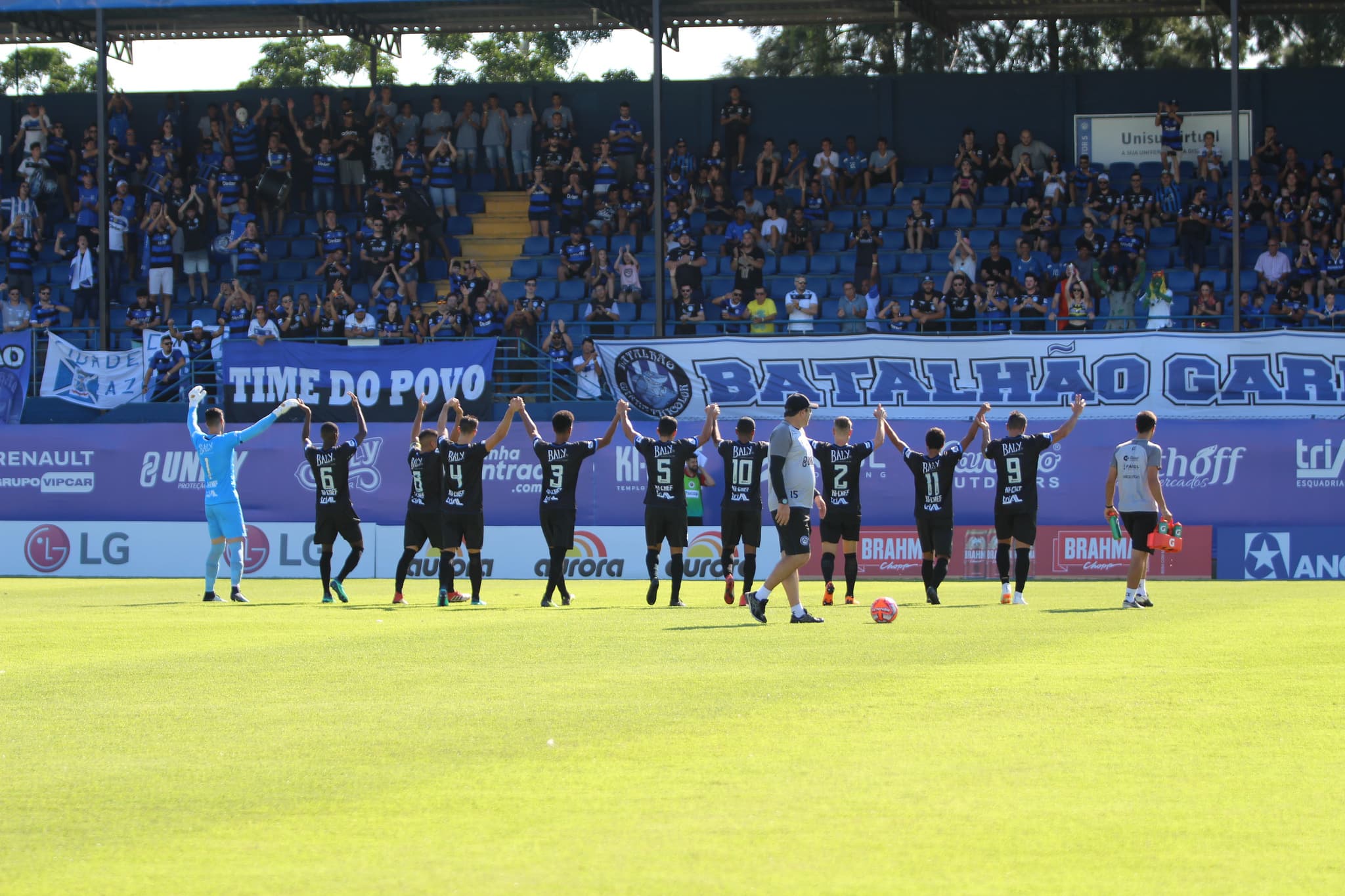 CATARINENSE: Tubarão volta a perder e tem carnaval indigesto em casa
