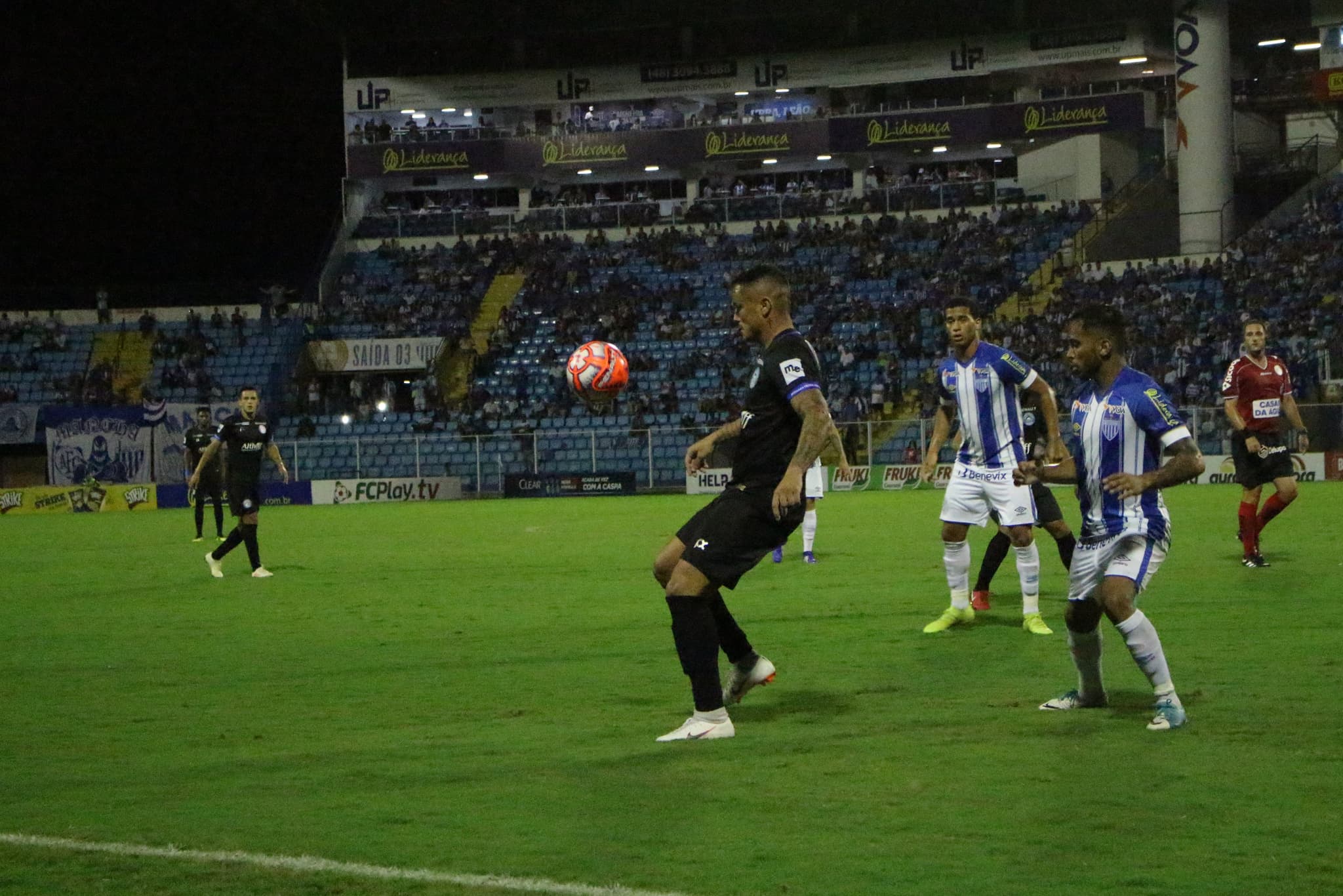 CATARINENSE: Tubarão perde para o líder Avaí na Ressacada