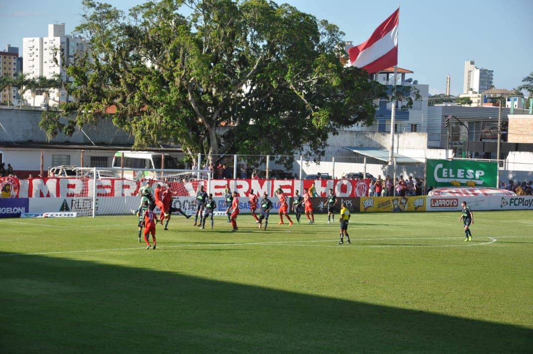CATARINENSE: Em jogo de viradas, Hercílio Luz perde para a Chapecoense diante da torcida