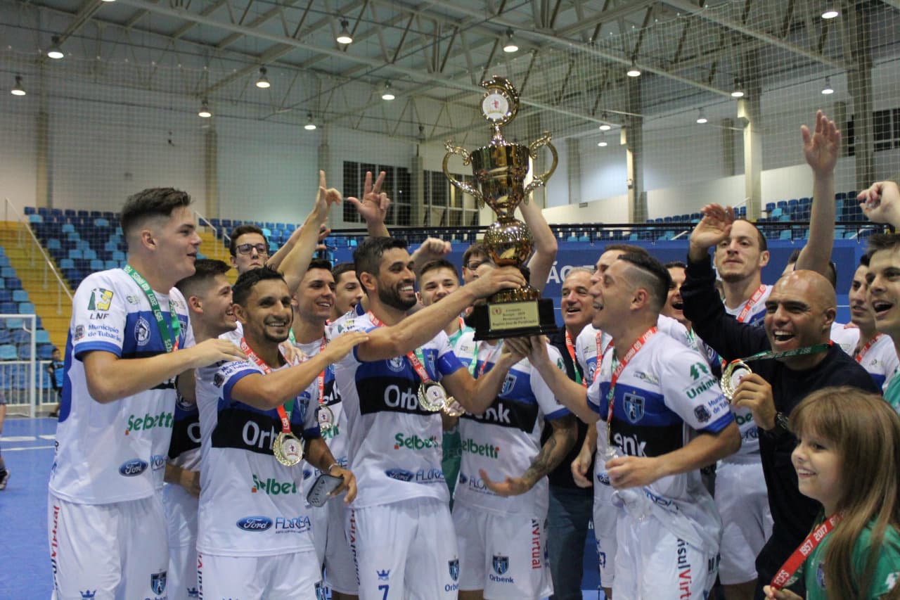 SEGUNDA MÃO - É hora de esquecer o futebol