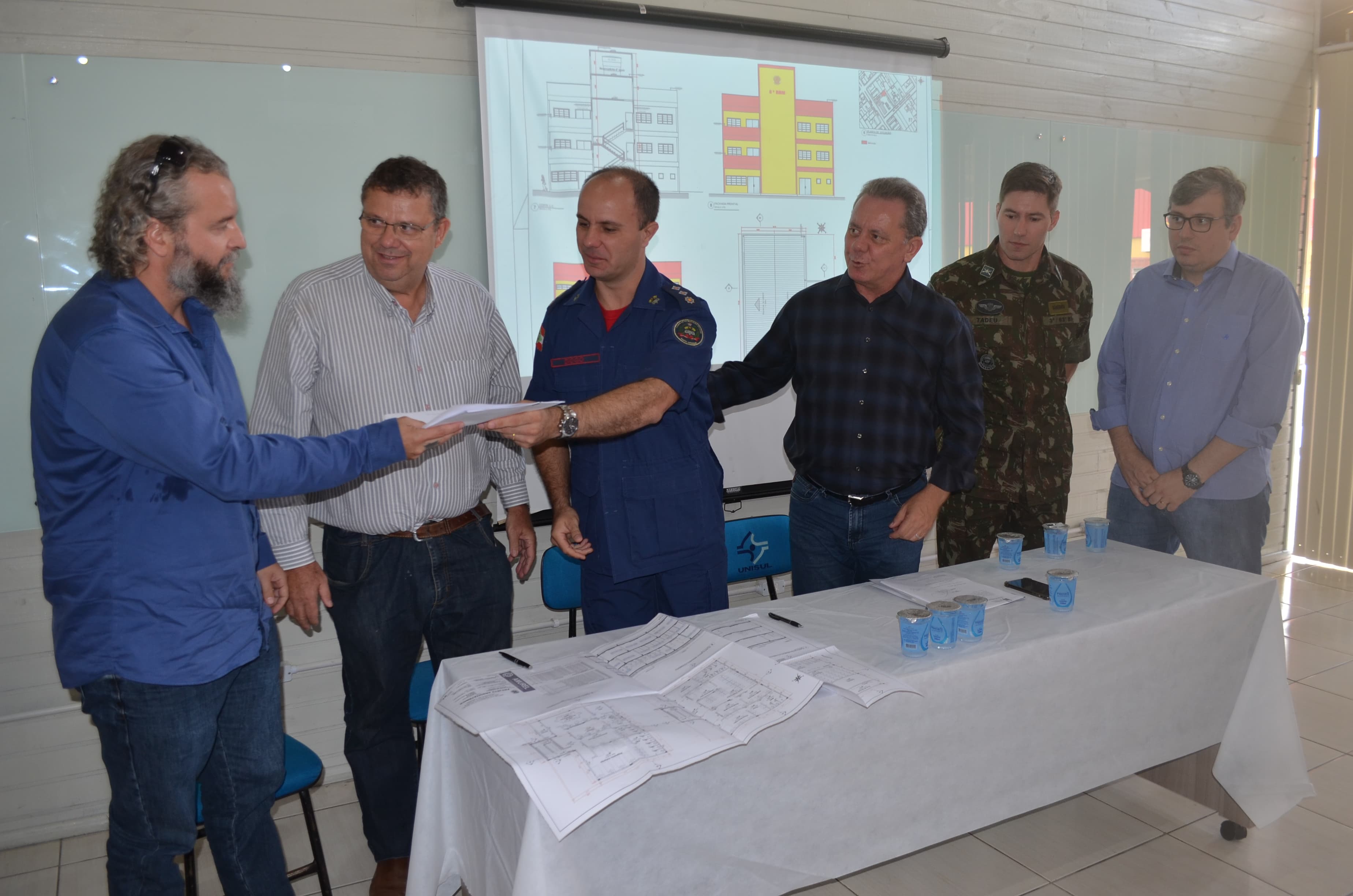 Quartel do Corpo de Bombeiros será ampliado; ordem de serviço é entregue