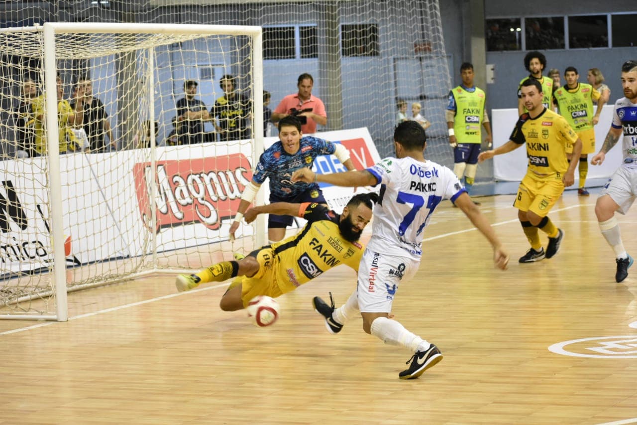 LIGA FUTSAL: Tubarão estreia com vitória em Jaraguá do Sul