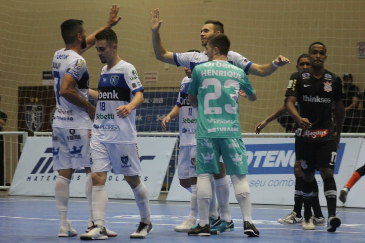 LIGA FUTSAL: Em casa, Tubarão goleia o Corinthians e segue no topo
