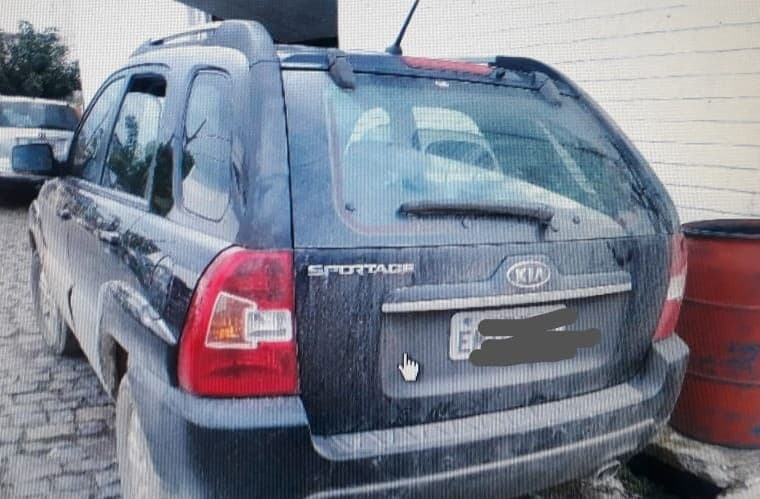 Homem é sequestrado e mantido preso em seu carro por 16 horas