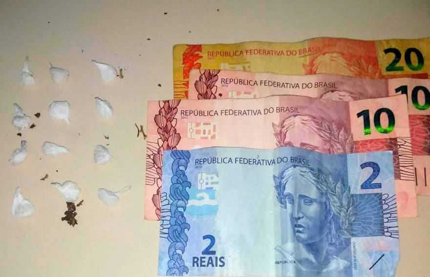 Jovem de 18 anos é preso por tráfico