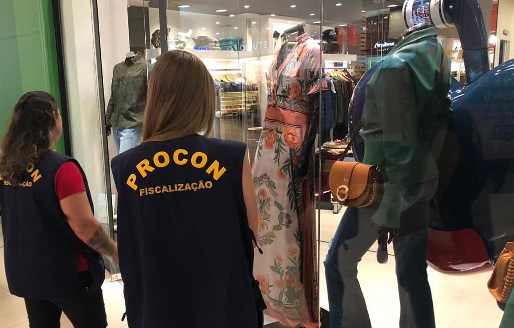 Procon notifica 90 lojas do Farol Shopping