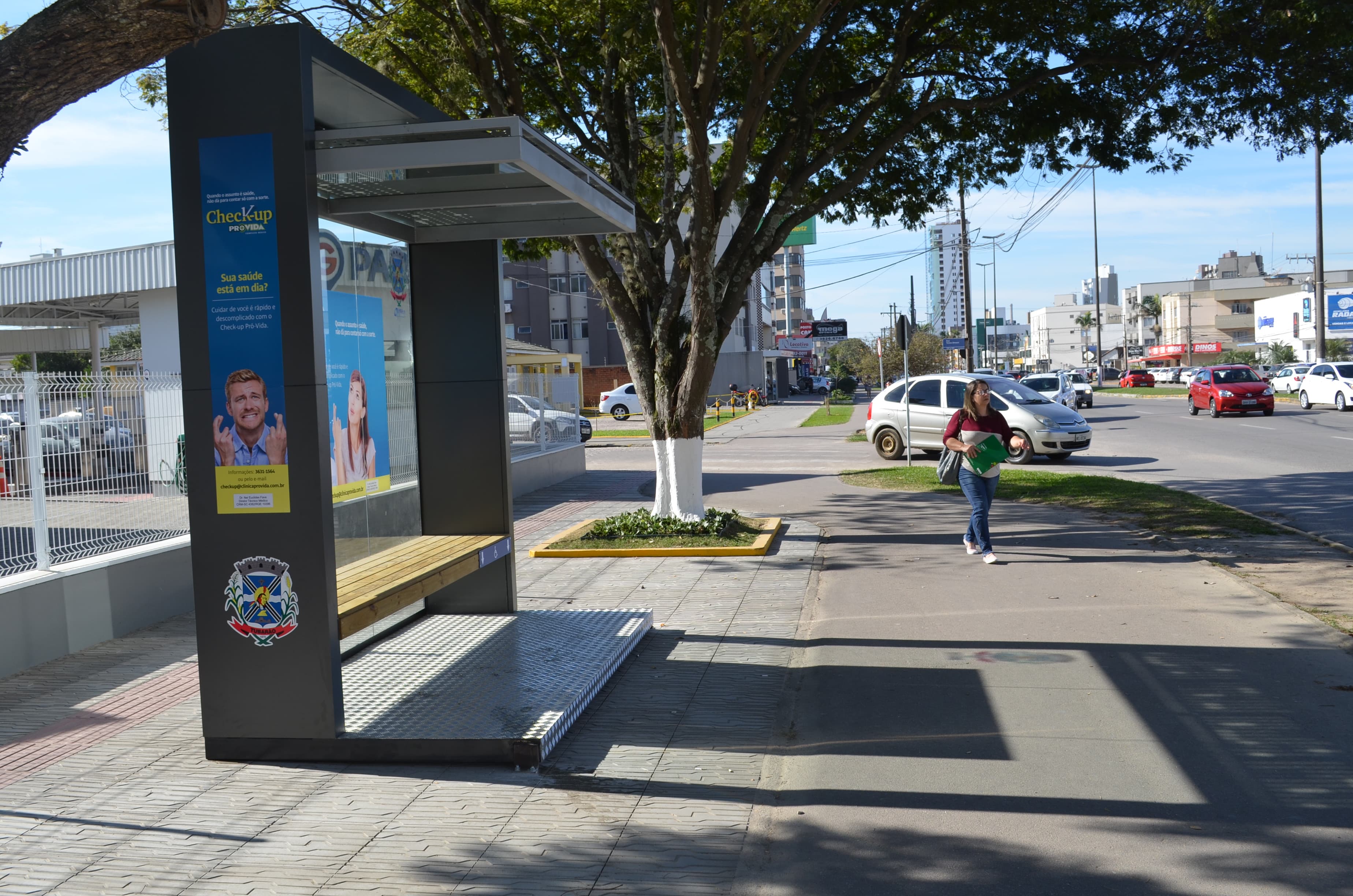 Três novos abrigos de passageiros são instalados na Avenida Marcolino