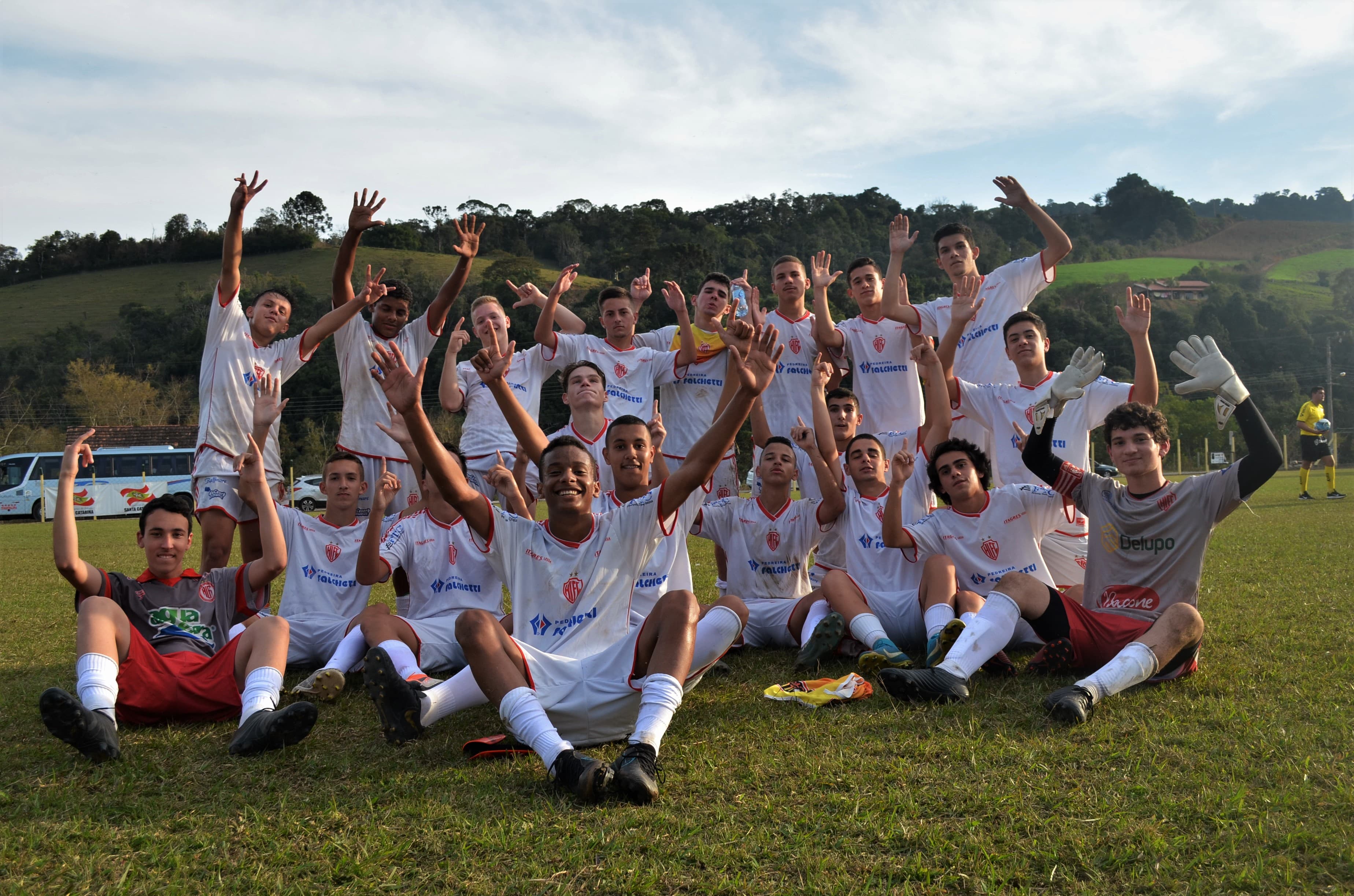 Futebol masculino classifica-se à próxima fase nos Joguinhos Abertos