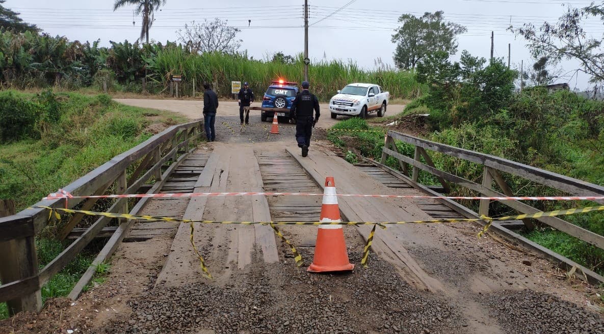 Mais uma ponte é interditada