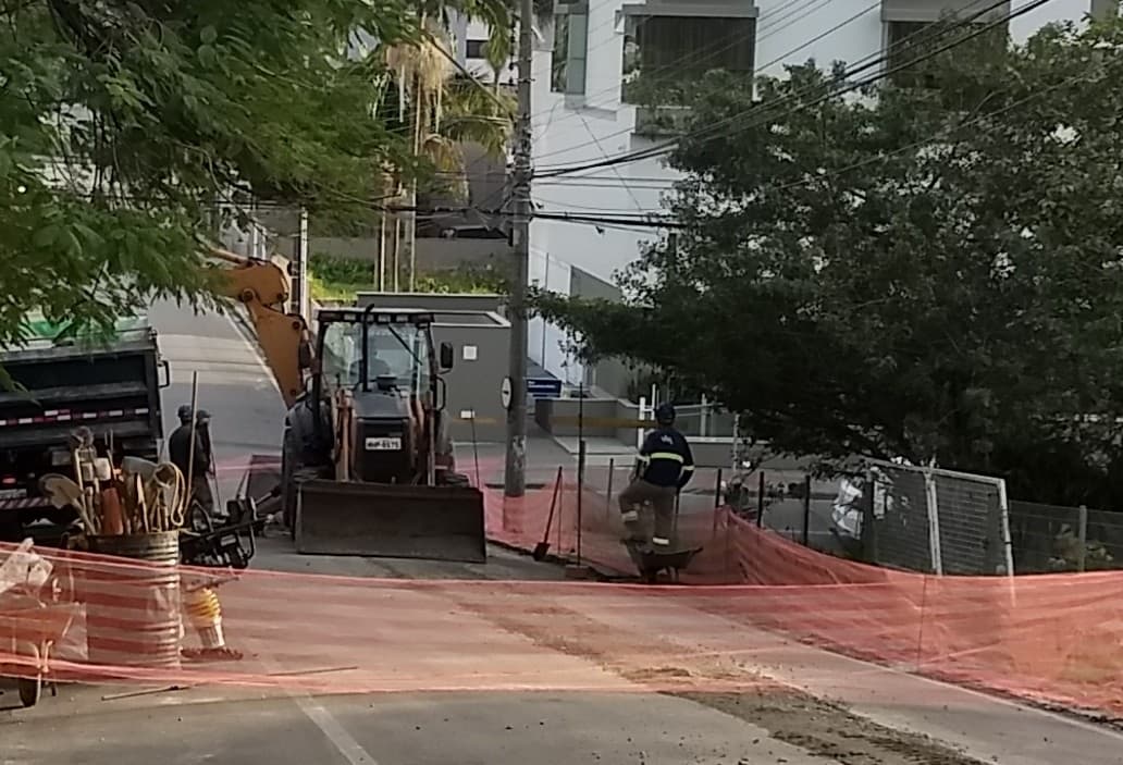 Onze ruas estarão em obras nesta terça-feira (23)