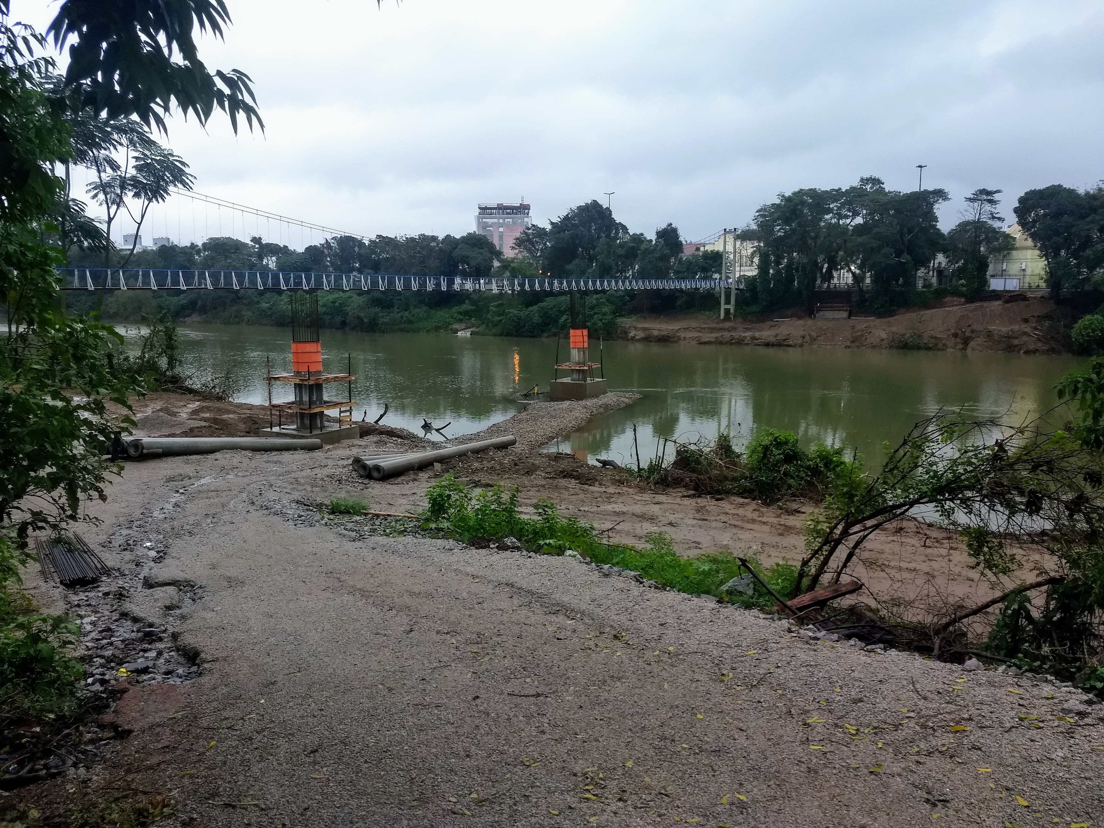 Com obra parada, passarela pode não ficar pronta neste ano