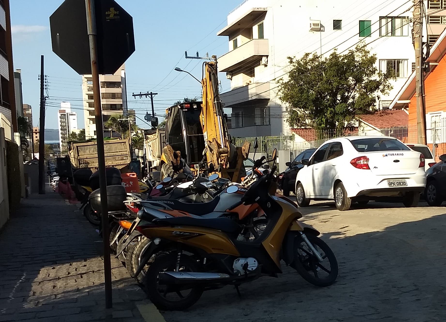 Treze ruas estarão em obras nesta terça-feira (30)