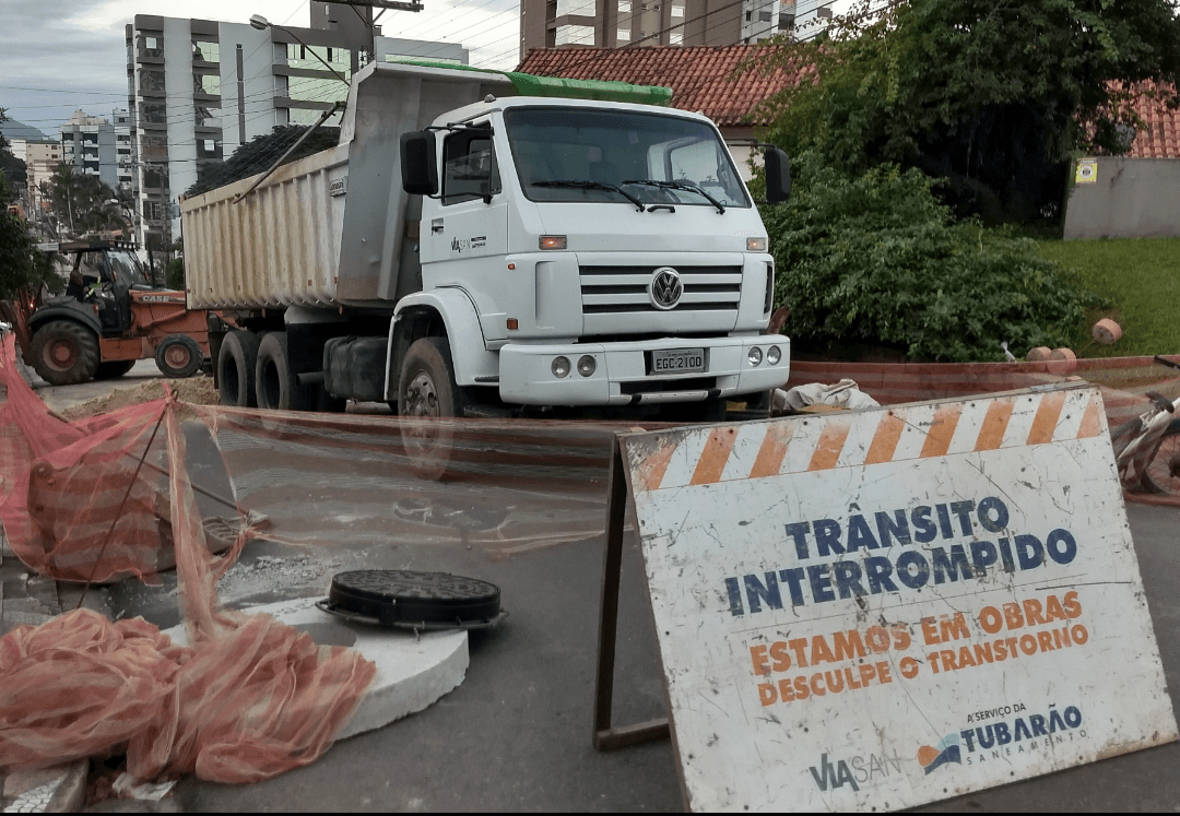 Onze ruas estarão em obras nesta sexta-feira (12)