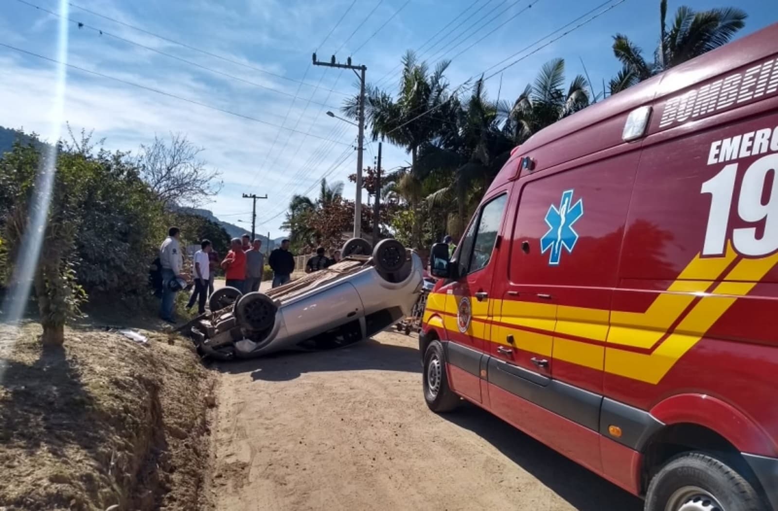 Capotamento no Caruru deixa uma mulher ferida