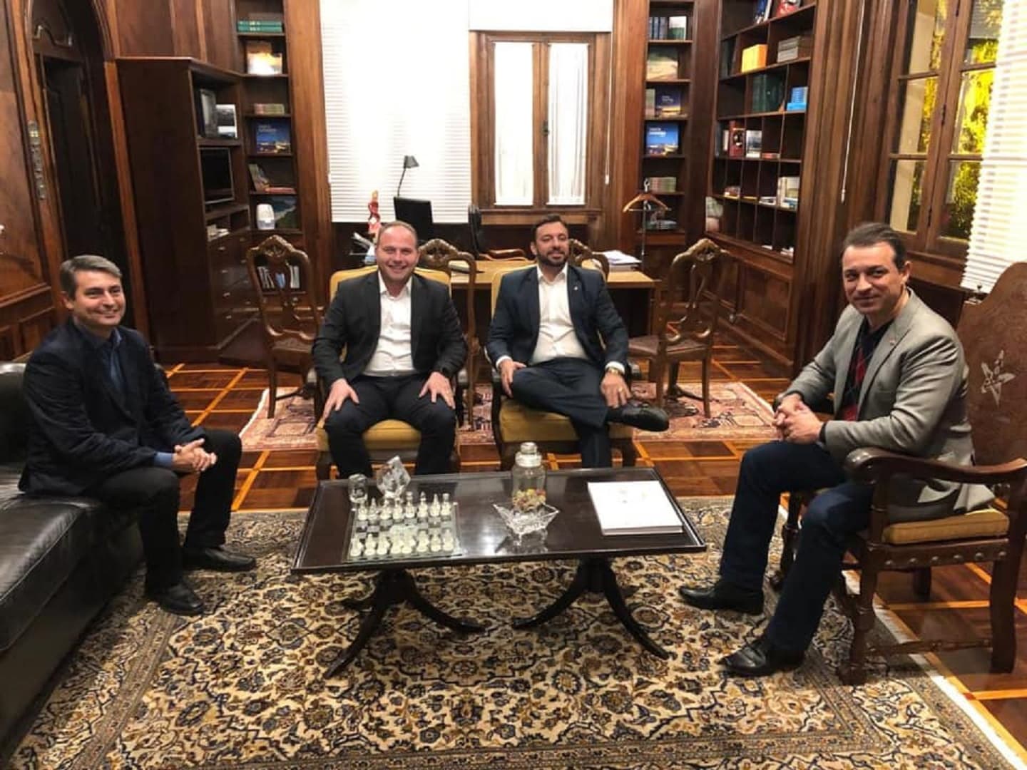 Presidente da APAE, Luciano Menezes aceita convite e vai para o PSL