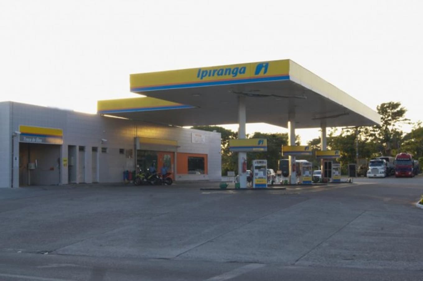 Posto de combustíveis é assaltado; ladrões portavam arma de brinquedo