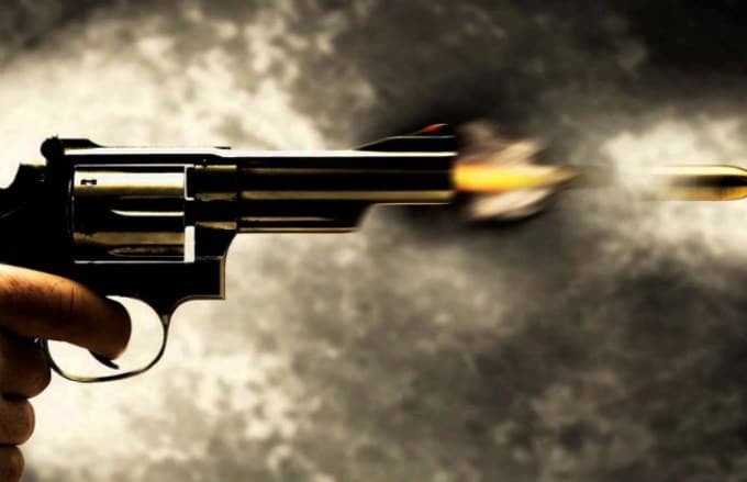 Mulher leva três tiros e consegue escapar