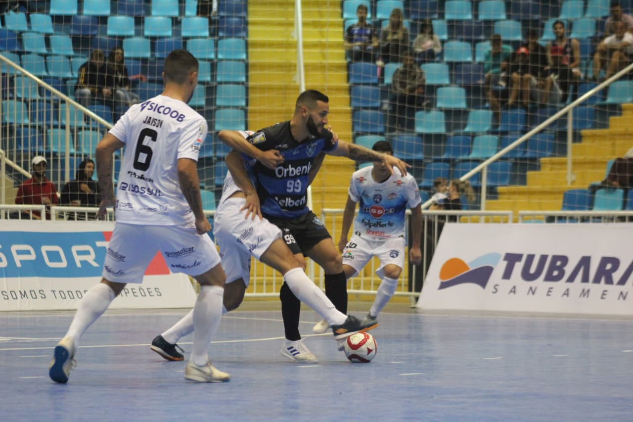 LIGA FUTSAL: Tubarão volta a vencer, batendo o Foz Cataratas em casa
