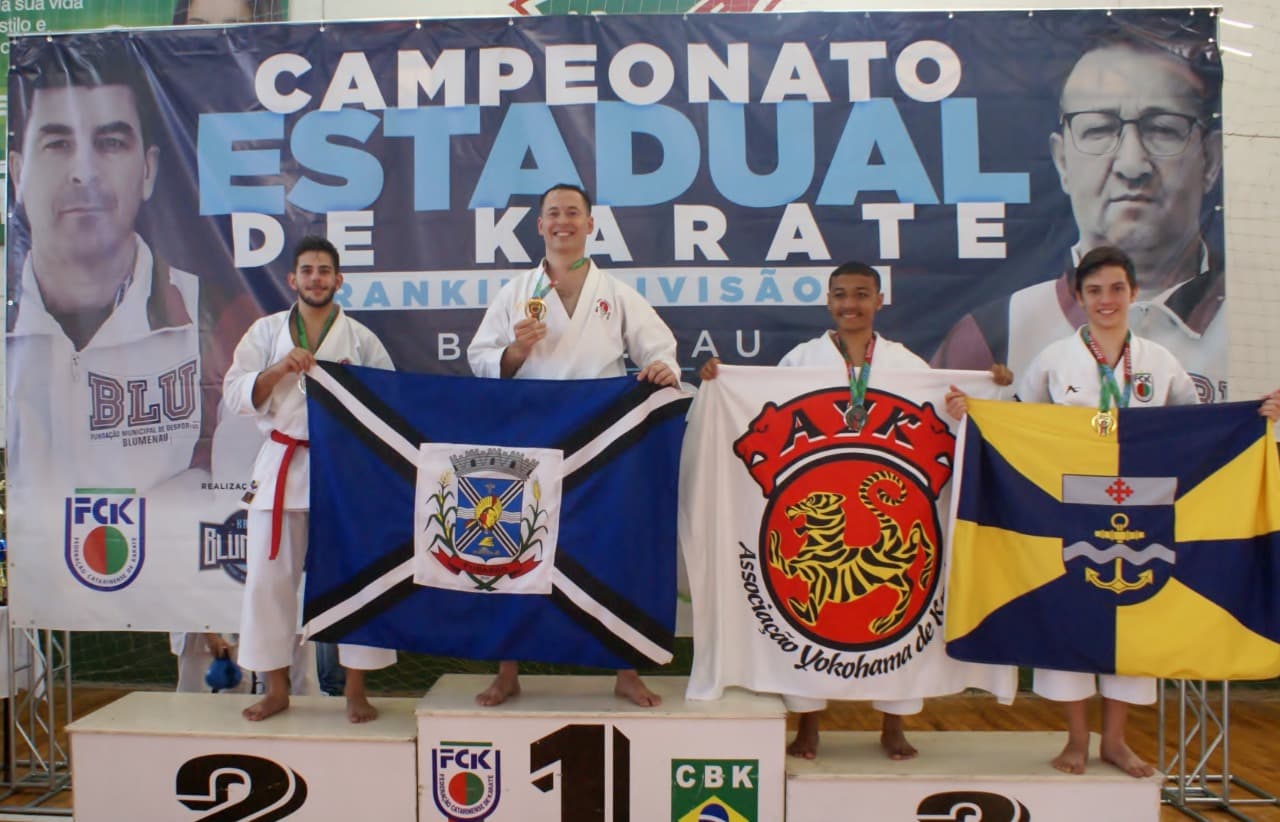 Karatecas conquistam 24 medalhas de ouro em Blumenau