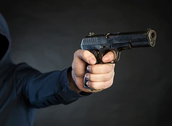 Bandidos armados assaltam posto de combustíveis