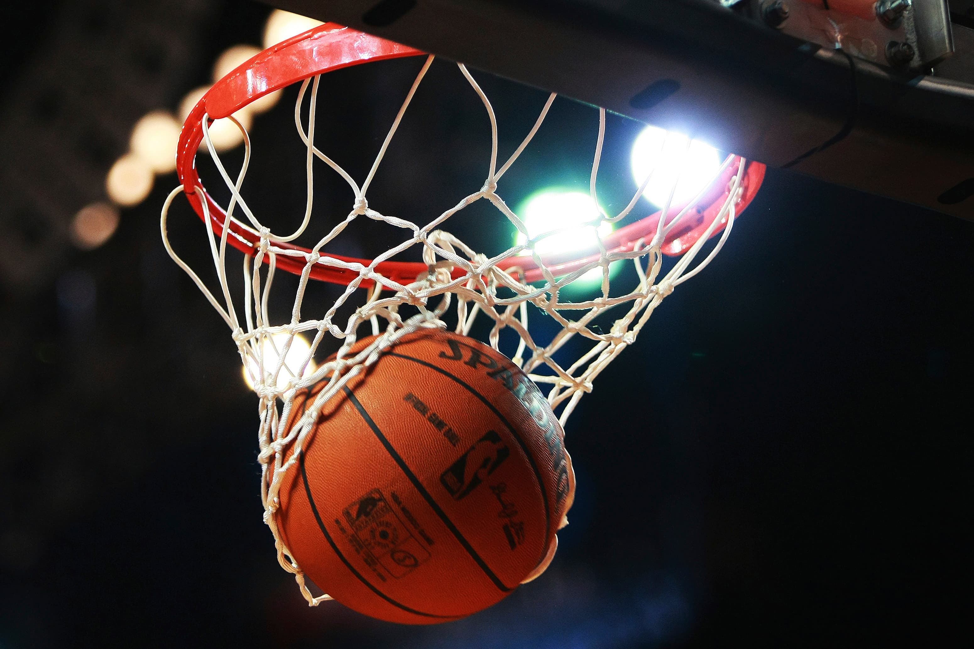 Equipes de basquete disputam cinco jogos neste fim de semana