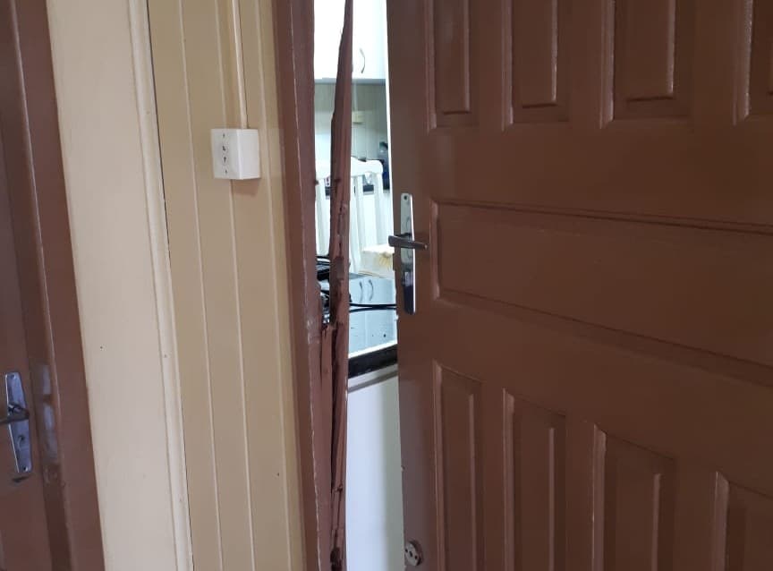 Casa é arrombada em plena luz do dia