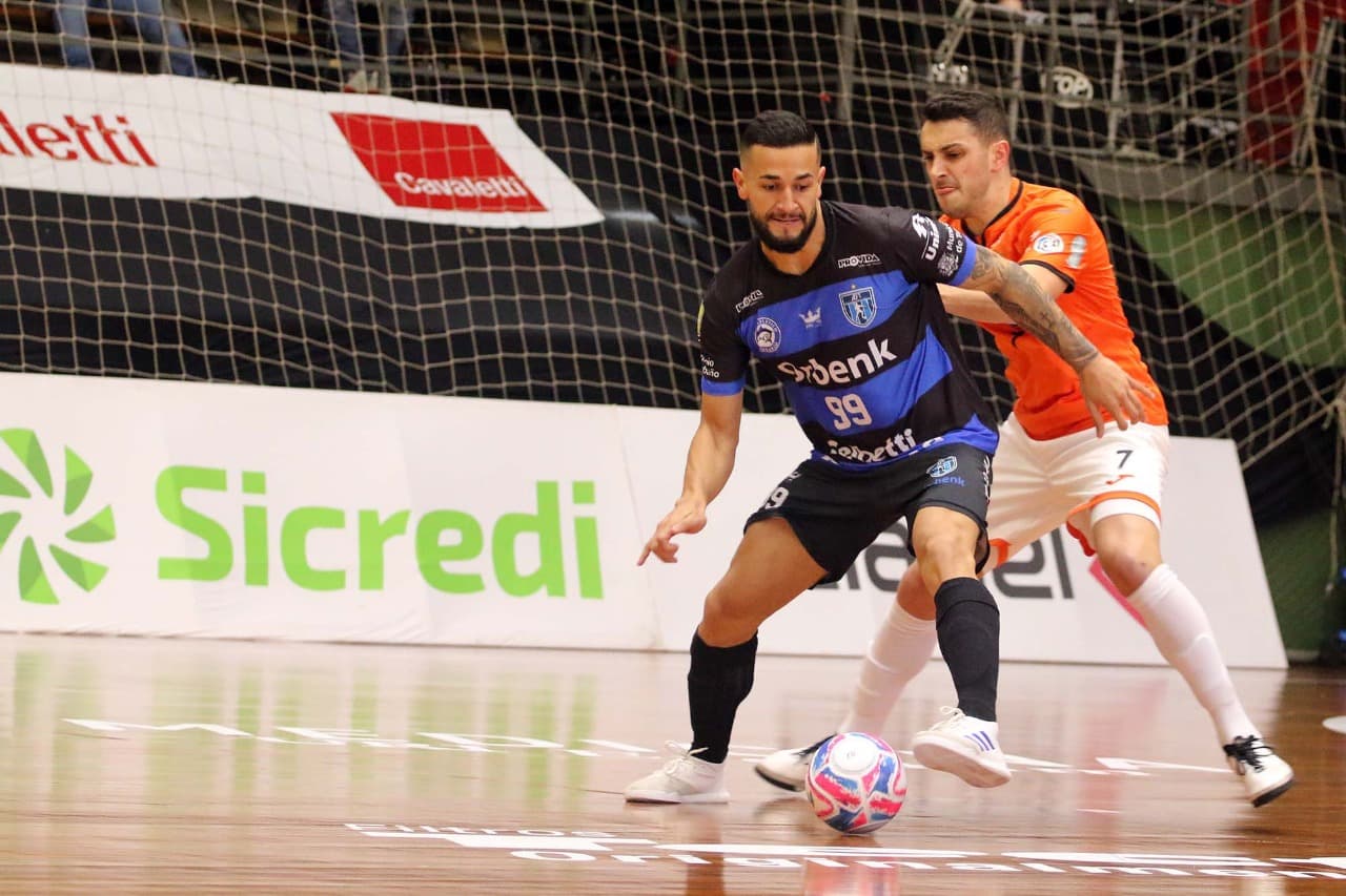 TAÇA BRASIL: Tubarão Futsal luta, mas derrapa diante do Carlos Barbosa