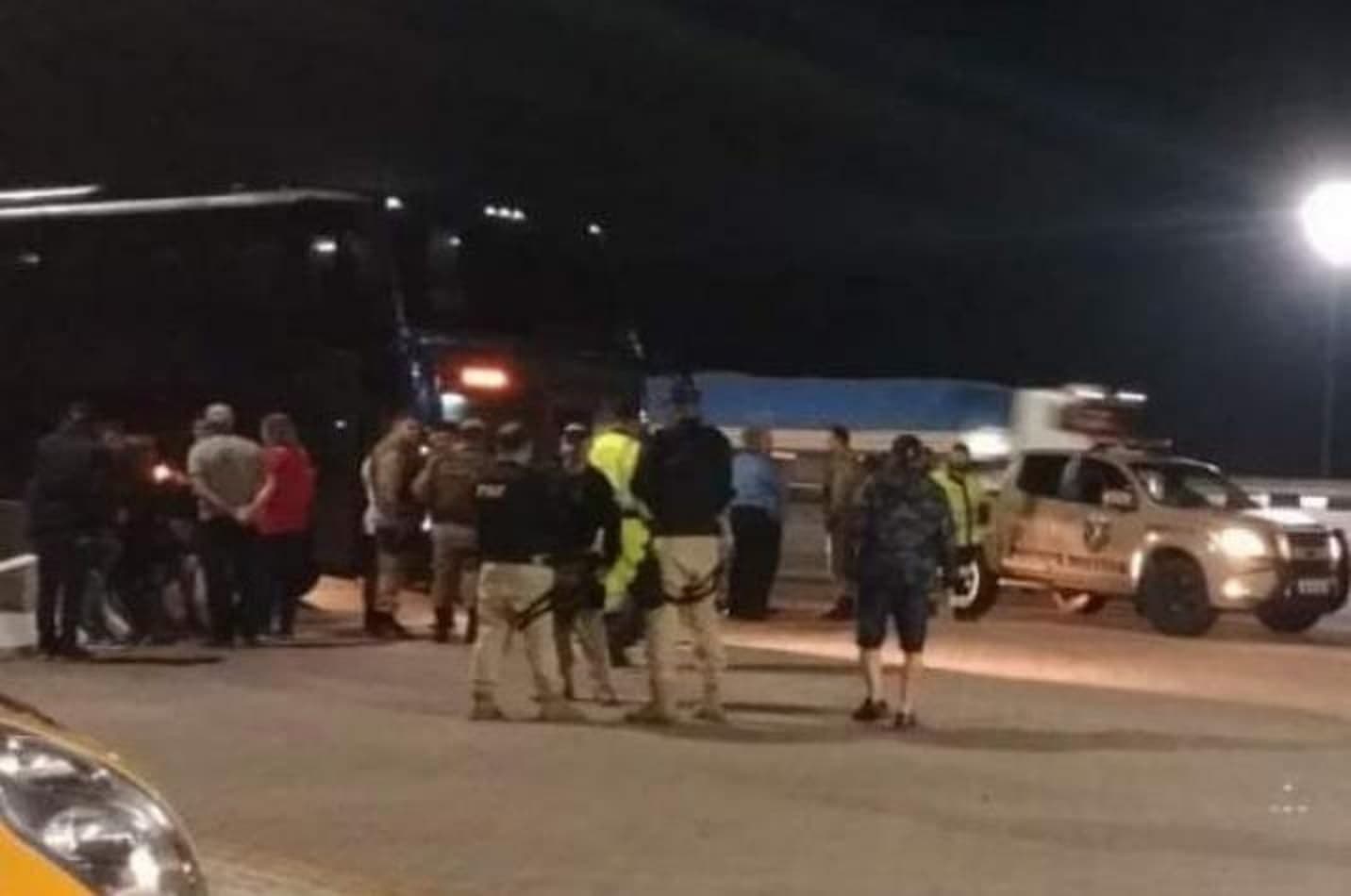 Ônibus de empresa tubaronense é interceptado por assaltantes, em Barra Velha