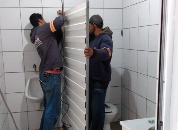 Banheiro Público da Praça 7 recebe novas divisórias