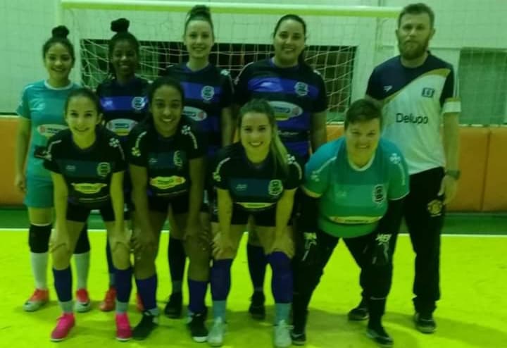 Futsal feminino lidera Campeonato Adesc