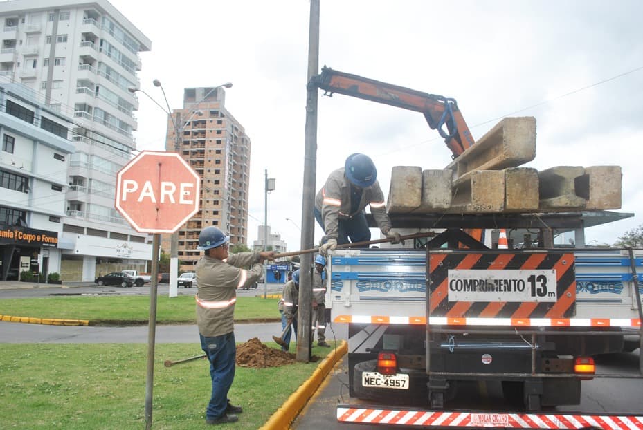 Primeiros itens do Natal Luz começam a ser colocados