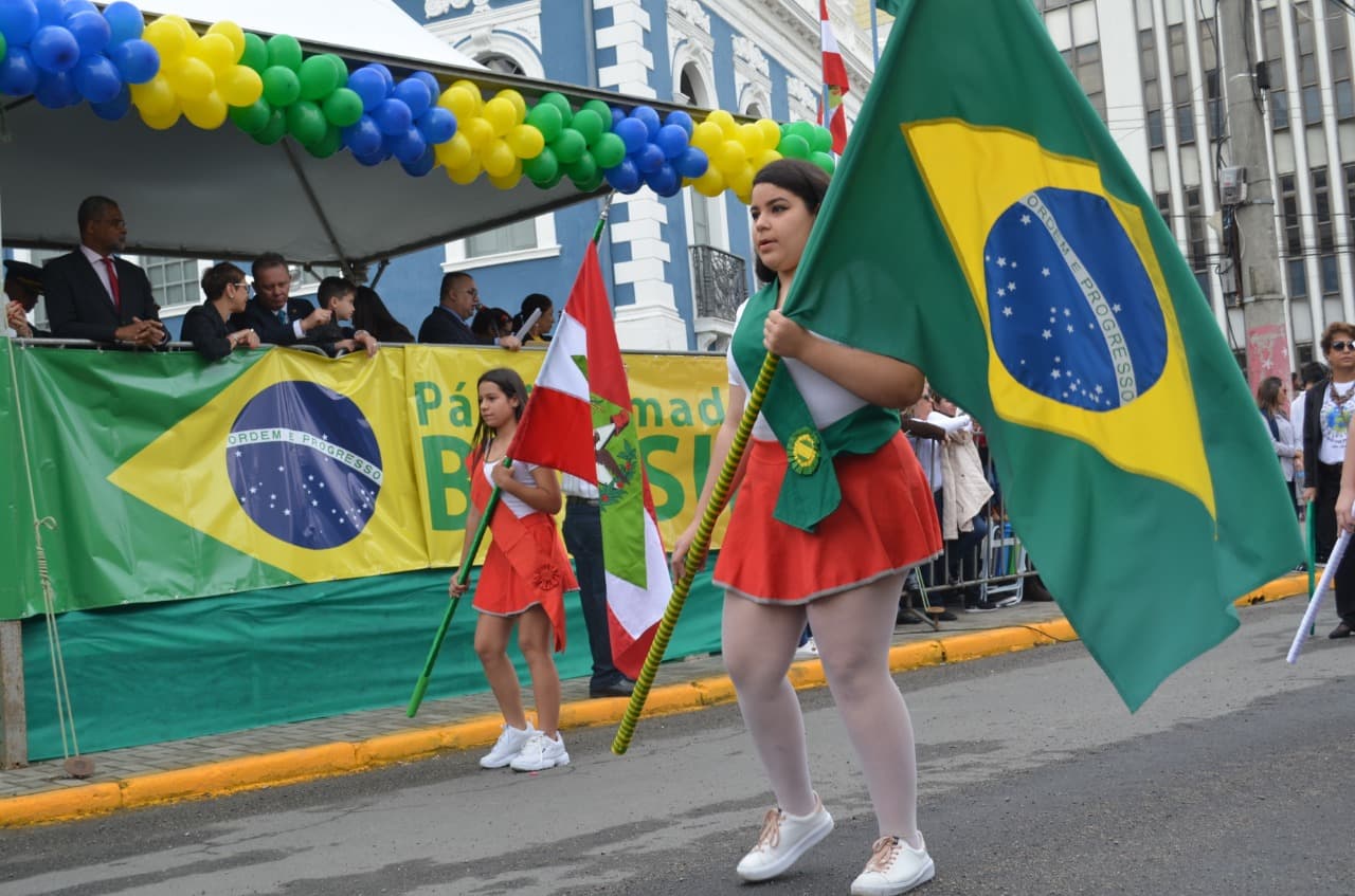 Desfile cívico marca o 7 de Setembro em Tubarão; veja fotos